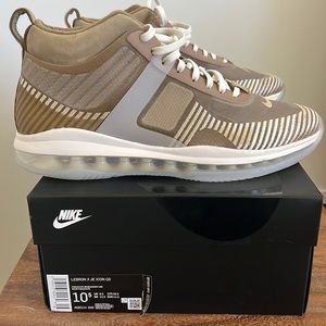 Nike Lebron X Je Icon QS for sale. Never been worn. Brand new